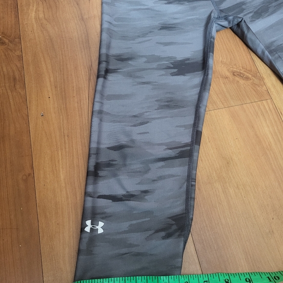 Under Armour Women’s Compression Fitted Pants Silver Size Medium Used/Excelent - Picture 4 of 8